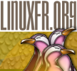 Logo de linuxFr.org, des manchots stylisés en pleine discussion